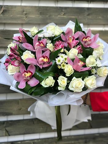 Букет цветов из: Розы и Хризантемы в Кемля