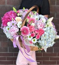 Композиция солнечный день в Кемля Цветочная композиция из Розы, Хризантемы, Пионы и Лизиантусы в корзине в Кемля