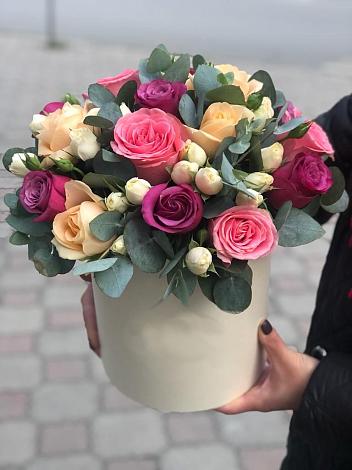 Цветочная композиция из Розы в шляпной коробке в Кемля
