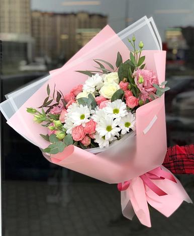 Букет цветов из: Розы, Лизиантусы и Хризантемы в Кемля